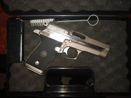 Hola, vendo FIRESTAR M43 en cal. 9mm

2 cargadores (uno en negro y otro cromado), poquisimos disparos, 01