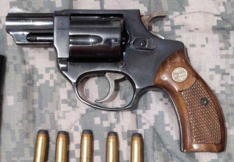 Vendo revólver marca Astra de 2" calibre 38 especial con tambor de 5 cartuchos, regalo funda de cuero 00