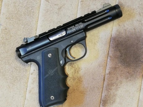 Por dejar la afición, pongo a la venta varias armas que no uso, esta en concreto es una RUGER 22/45 LITE, 00