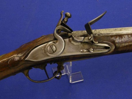 Voy a colocar unas fotos de un arma larga alemana de llave de mecha del siglo XVI. 122