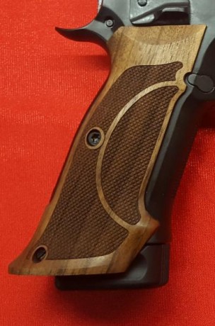   Hola foro.

Vendo esta maravillosa cacha, para CZ75..compatibles para los modelos: SPORT II, VIPER, 21