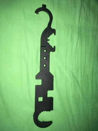 Se venden accesorios para M4 partaforma AR y/o bases picantilly:

Porta arma un solo punto FAB Defence: 10