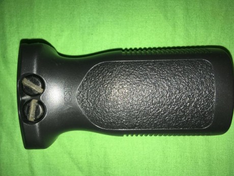 Se venden accesorios para M4 partaforma AR y/o bases picantilly:

Porta arma un solo punto FAB Defence: 22