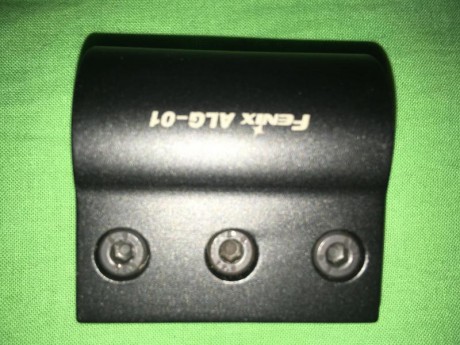 Se venden accesorios para M4 partaforma AR y/o bases picantilly:

Porta arma un solo punto FAB Defence: 21