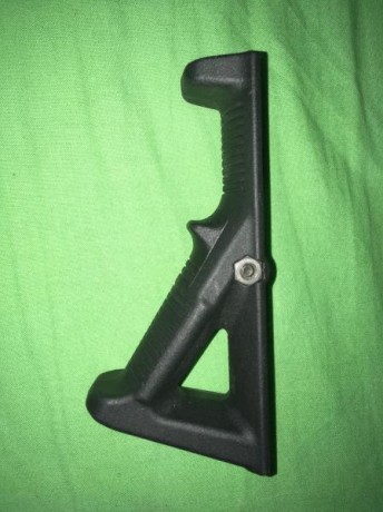 Se venden accesorios para M4 partaforma AR y/o bases picantilly:

Porta arma un solo punto FAB Defence: 20