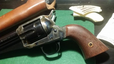 Con cinco (5) disparos hechos con nitro, nunca polvora negra. Esta guiado en AE pero tiene los certificados 02