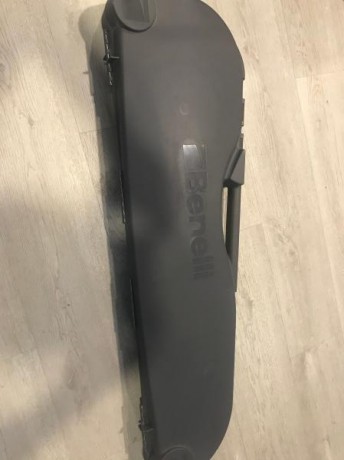 Se vende escopeta benelli premium superligera, calibre 12 y cañón corto especial conejo y becada. 
La 40