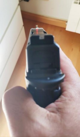 Vendo Glock 17 gen 3....con muchos extras...miras zev.... muelles dpm system... aliviador disparador.... 21