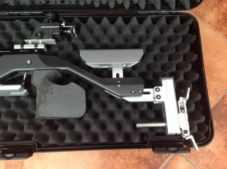 Vendo carabina Walther lg300 con su maletín original, con las herramientas, manuales y blanco de pruebas, 30