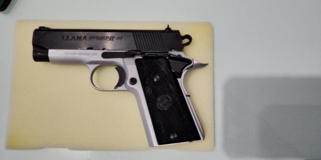 Vendo LLAMA MINIMAX II calibre 45 ACP, arma compacta para defensa muy cuidada, con todos sus accesorios 02