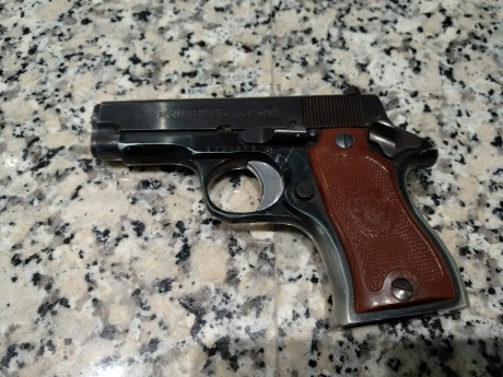 Pistola DKL
9mm corto
Simple acción
Solo se puede guiar como arma de defensa. 
Provincia BCN

P.V 125 02