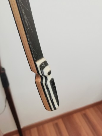 Un BEAR MONTANA de 55 libras a 28"
y un VIPER de luxe de 40 libras a 28"

260 euros los dos 21