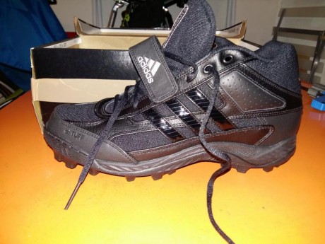 Vendo a estrenar. Por error de talla. Son para un 41 o 41.5. 
Tengo las mismas en mi numero y son cojonudas. 01