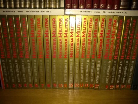 Vendo la coleccion de la Revista Española de Historia Militar en 23 tomos.Hasta el tomo 16 encuadernados,el 01