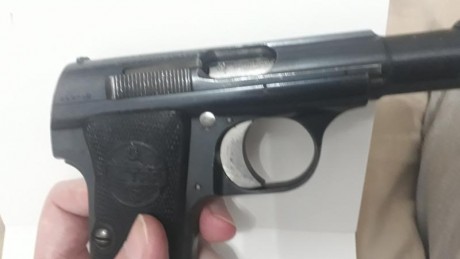 Hola buenas vendo Astra 300 con 2 cargadores uno negro y otro cromado en libro de coleccionista en un 00