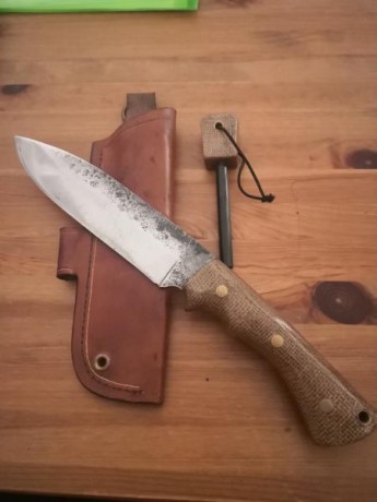 Cuchillo artesanal hecho a mano completamente acero al carbono 9260 micarta arpillera  y liner rojos ferrocerio 00