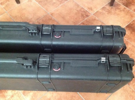 Vendo 2 maletines marca Peli, modelo 1.750 apenas utilizados.

Precio 175 € c/u o 300 € los dos.

Portes 00