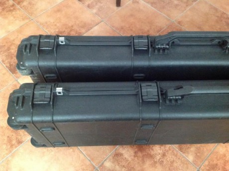 Vendo 2 maletines marca Peli, modelo 1.750 apenas utilizados.

Precio 175 € c/u o 300 € los dos.

Portes 10