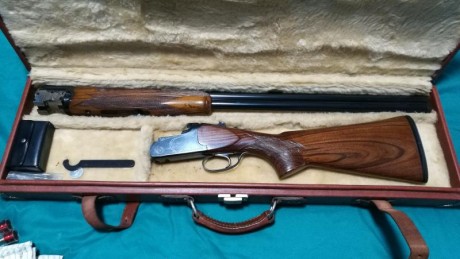 Vendo por exceso de armas escopeta de tiro al plato. Es una Super Lanber con 75cm de cañón con punto de 02