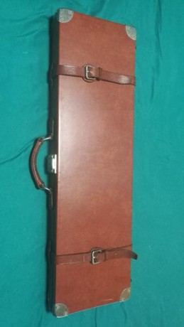 Vendo por exceso de armas escopeta de tiro al plato. Es una Super Lanber con 75cm de cañón con punto de 10