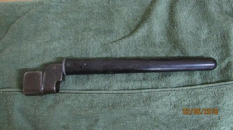 Buenas vendo tres bayonetas del enfield, cada una con una funda diferente, en muy  buen estado, si alguien 10