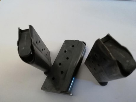 Se venden 3 cargadores de carabina Destroyer del 9 parabellum. Precio 35€ unidad(portes incluidos). 01