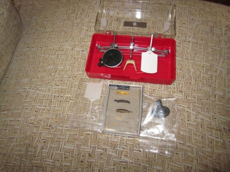 Hola.
Pongo a la venta, gafas Knoblock en estado impecable, además lleva porta filtros 
y claro está, 01