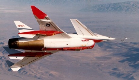 Me pareció interesante:

X-31
F-15s/MTD
SR-71
F-106
F-16XL
X-38
Avión controlado por radio (nodriza)
X-36 122