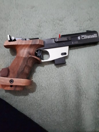 VENDO PISTOLA BENELLI MP90WC de febrero 2019 por no utilizar, ya que he decidido tirar solo en pistola 12