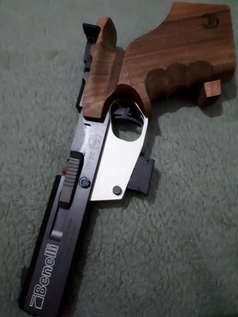 VENDO PISTOLA BENELLI MP90WC de febrero 2019 por no utilizar, ya que he decidido tirar solo en pistola 20