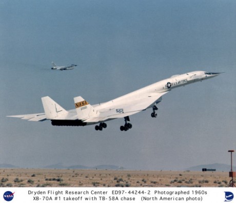 Me pareció interesante:

X-31
F-15s/MTD
SR-71
F-106
F-16XL
X-38
Avión controlado por radio (nodriza)
X-36 140