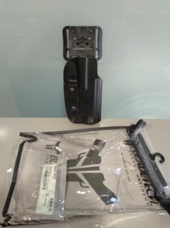 Maletín Blackhawk nuevo para dos armas cortas y cargadores 25€ VENDIDA
Funda cuadrada para una pistola 30