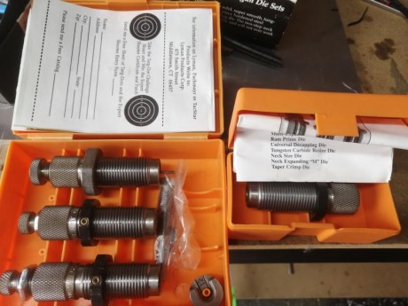 Vendo juego de dies lyman de tuosteno prácticamente nuevo, el kit lleva 3 dies más crimp die.
Precio 75€, 00
