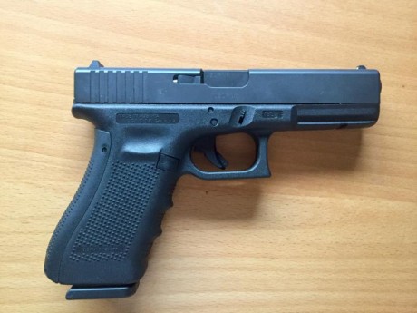 VENDO GLOCK 22 GEN4 calibre 40sw. 
Único propietario, comprada nueva en Armería Marcos. 
Muy poco uso. 00