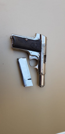 Un variante que solo se hicieron a pedido como los burilados.
calibre 7,65 raro para este modelo 
precio 00