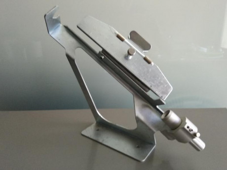 Emplumadora flechas, magnética y con rotator a 120 grados .

30€ portes incluidos a Península 00