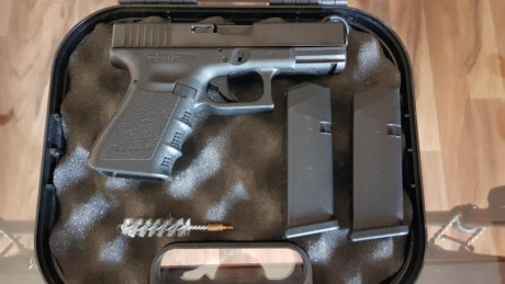 Vendo Glock 19 de tercera generación absolutamente impecable,dos cargadores y su maletín original. No 10