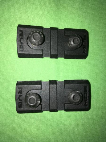 Hola se venden los siguientes accesorios.
Los precios incluyen envio a domicilio por Correos. 

Cargador 10