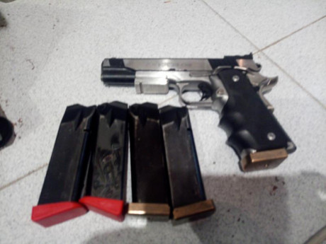 Un amigo, por edad, se deshace de sus armas.

Esta es una PARAORDENANCE 45 ACP, con 5 cargadores-
Precio 01