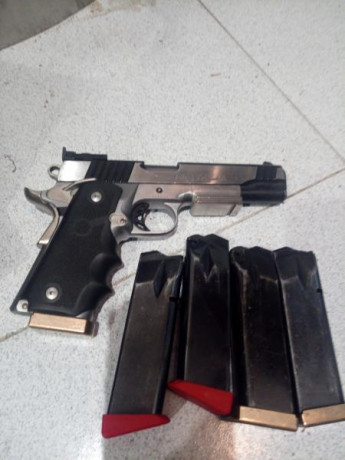 Un amigo, por edad, se deshace de sus armas.

Esta es una PARAORDENANCE 45 ACP, con 5 cargadores-
Precio 00