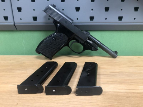 se vende esta arma , walther p38 de armaron de aluminio 
el arma se entrega con su cargador , 

tengo 12
