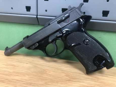 se vende esta arma , walther p38 de armaron de aluminio 
el arma se entrega con su cargador , 

tengo 10