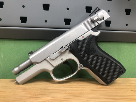 se vende esta pistola s&w 6906 guiada en f ,  tiene desgaste en varias zonas , el cañón por el interior 12