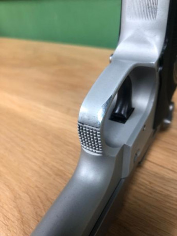 se vende esta pistola s&w 6906 guiada en f ,  tiene desgaste en varias zonas , el cañón por el interior 21