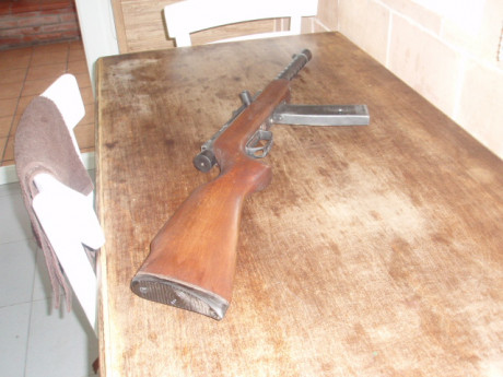 Hola,

Réplica subfusil Ruso PPD 34 TOTALMENTE INERTE para recreación histórica, decoración, rodaje, etc.
Totalmente 01
