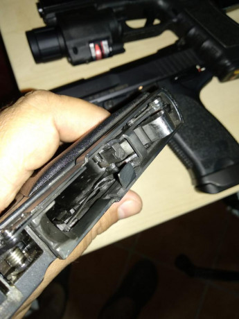 Se vende esta excepcional pistola en estado perfecto con dos cargadores, tres buffer de recambio, tres 20