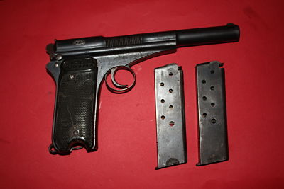 Se vende Pistola Campo Giro, mod 1913-16; calibre 9 mm L. 
 NUEVO PRECIO:   650€   
Arma en buen estado; 20