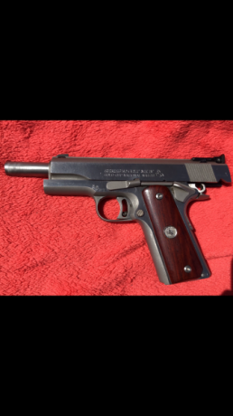 Hola, mi amigo Jacinto vende su Colt Gold Cup , serie 80 calibre 45 ACP, en un muy buen estado. Lleva 02