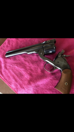 Hola, mi amigo Jacinto vende su flamante revólver Schofield del calibre 45 LC, se puede ver en Valladolid 02