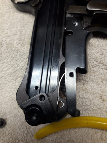 Tengo un amigo que tiene una P08 y tiene roto el fleje del seguro empuñadura y esta buscando uno, si alguien 00